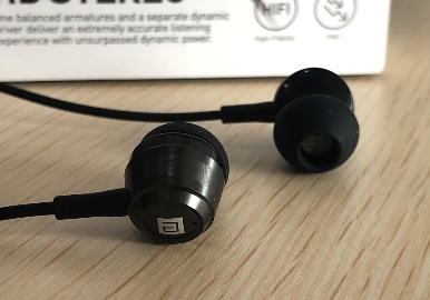 蘭士頓AM100耳機開箱上手