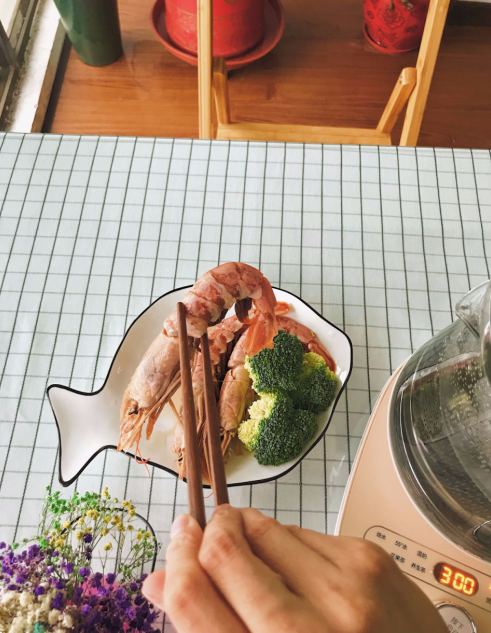 在家不開火也能涮火鍋？鳴盞涮涮養(yǎng)生壺開啟輕養(yǎng)生活
