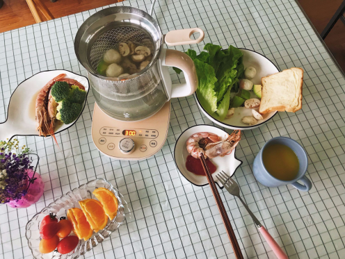 在家不開火也能涮火鍋？鳴盞涮涮養(yǎng)生壺開啟輕養(yǎng)生活