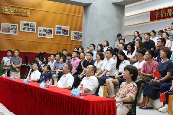 全國(guó)新階層人士統(tǒng)戰(zhàn)工作實(shí)踐創(chuàng)新基地揭牌