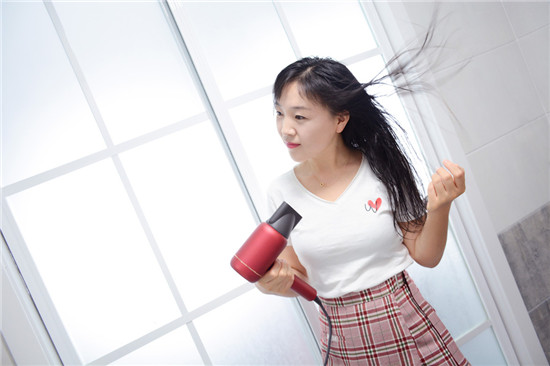 萊克F6水離子渦扇吹風(fēng)機(jī)，簡直就是“護(hù)發(fā)神器”