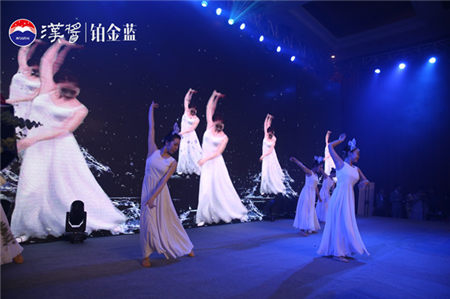 鉑金藍漢醬精心打磨“鉑金盛宴”，探味51度綿柔醬香五重芳華