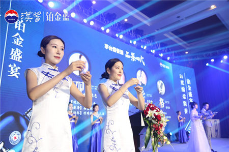 鉑金藍漢醬精心打磨“鉑金盛宴”，探味51度綿柔醬香五重芳華