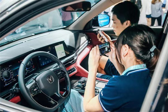 騰訊車聯(lián)語音助手升級，騰訊云小微全雙工語音交互技術(shù)上車