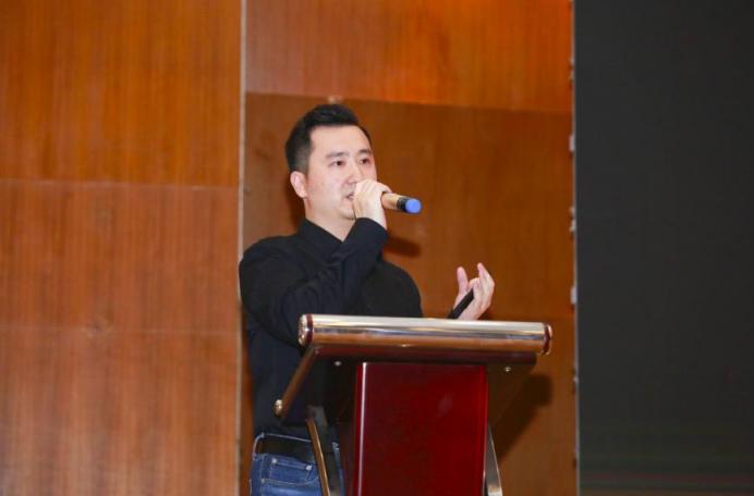 極鏈科技顧建勇出席「人工智能技術(shù)應(yīng)用大會」開啟視聯(lián)網(wǎng)之門