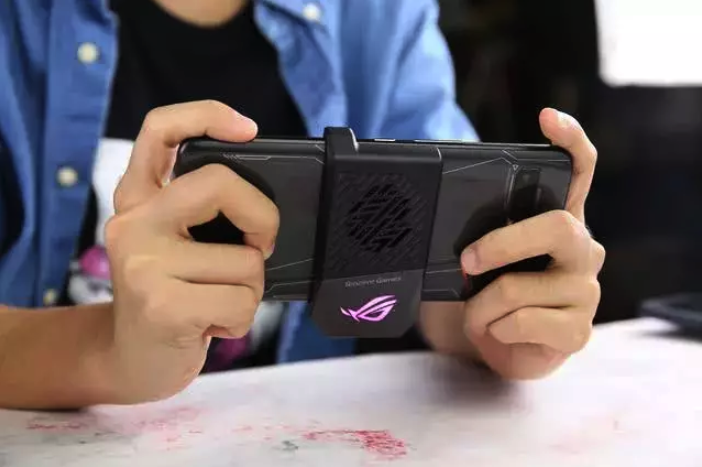 蘋果發(fā)布會結(jié)束，iPhone11、ROG2等游戲手機(jī)吃雞神器哪家強(qiáng)