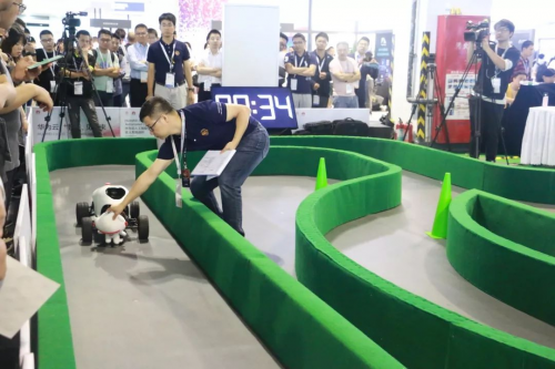 讓智慧“飛馳”，華為云無人車挑戰(zhàn)杯背后的技術(shù)故事