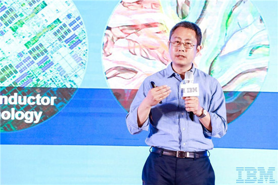 IBM謝東、周憶、沈川燕三大首席官與大學(xué)生面對(duì)面：品味藍(lán)色經(jīng)典