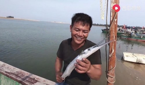 不會(huì)趕海的段子手不是好相聲演員，漁民老四靠一張嘴走紅西瓜視頻