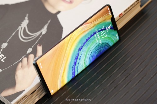 華為Mate30 Pro簡測：科技與設(shè)計完美結(jié)合，電影四攝光環(huán)閃耀