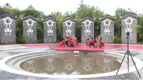 戲緣創(chuàng)新觀戲體驗(yàn) 業(yè)內(nèi)首發(fā)采用VR全景呈現(xiàn)中國戲曲文化周