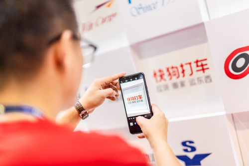 閃耀深圳物博會：構(gòu)筑城市貨運生態(tài)圈 快狗打車展示行業(yè)“教父”風采