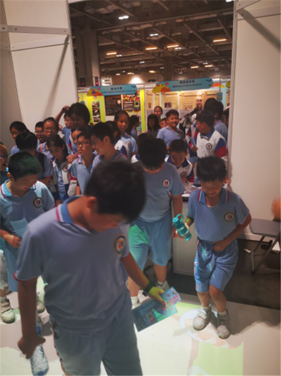2019澳門科技周揭秘：“賽未來(lái)”商用教育游戲機(jī)器人“軍用級(jí)”配置讓人機(jī)互動(dòng)體驗(yàn)再升級(jí)