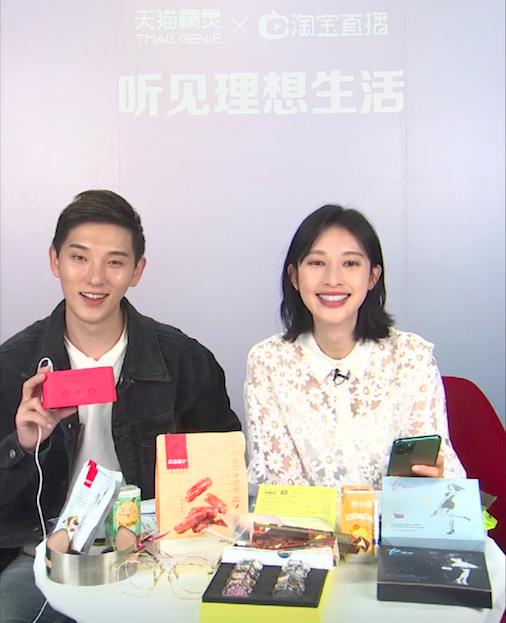 張儷直播“種草”QUEEN美妝鏡，吸引28萬人次圍觀，戲稱“不養(yǎng)寵物，養(yǎng)天貓精靈”