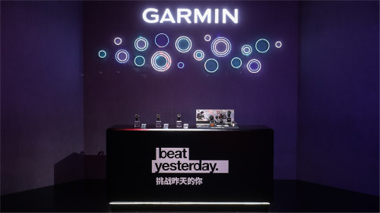 獨(dú)一有二，迪麗熱巴優(yōu)雅出席2019GARMIN佳明北京智能腕表新品發(fā)布會(huì)