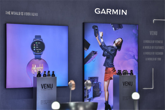 獨(dú)一有二，迪麗熱巴優(yōu)雅出席2019GARMIN佳明北京智能腕表新品發(fā)布會(huì)