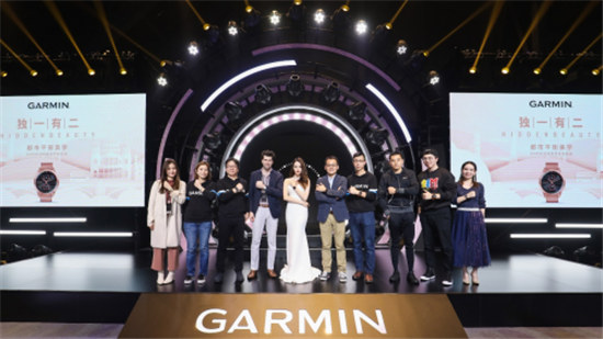 獨(dú)一有二，迪麗熱巴優(yōu)雅出席2019GARMIN佳明北京智能腕表新品發(fā)布會(huì)