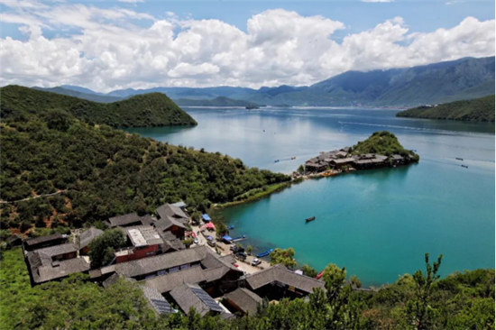 發(fā)呆放空好去處：在靜謐唯美的瀘沽湖畔，擇一處美宿，坐看云卷云舒