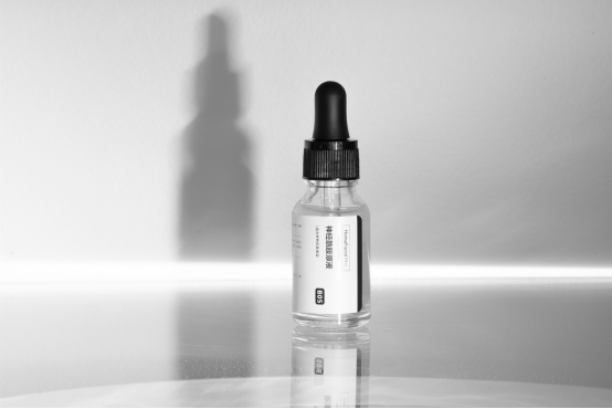 從HomeFacialPro這三款熱門產(chǎn)品，揭秘護(hù)膚界“萬(wàn)金油”成分神經(jīng)酰胺！