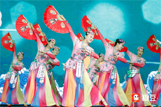 引領(lǐng)中老年美麗新風(fēng)尚 糖豆APP千人年會(huì)秀國風(fēng)