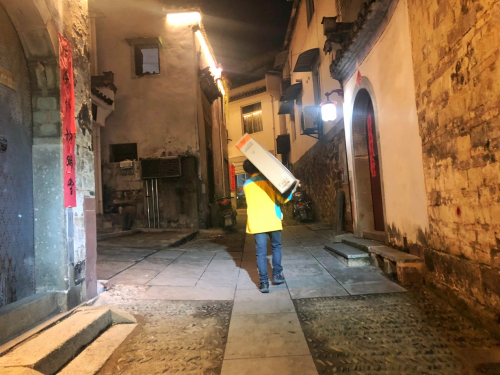 快遞小哥的“最強(qiáng)大腦”：為千個(gè)包裹規(guī)劃路線、一天和500多人通電話