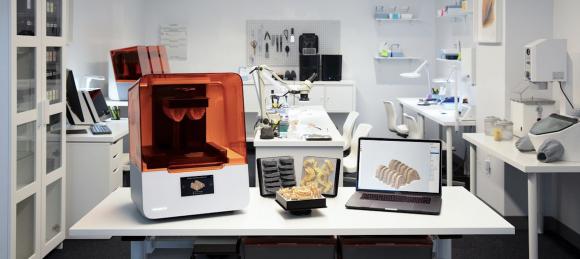 Formlabs 發(fā)布齒科專用 3D 打印機(jī) Form 3B，并宣布收購樹脂材料生產(chǎn)商 Spectra 公司