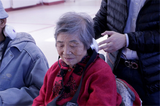 關(guān)注老年健康質(zhì)量，脊安適健康公益行