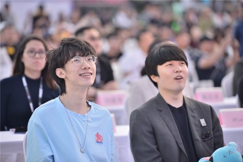 WUCG三亞電競節(jié)狂歡盛會(huì)，西伯利亞帶你體驗(yàn)職業(yè)選手耳機(jī)！