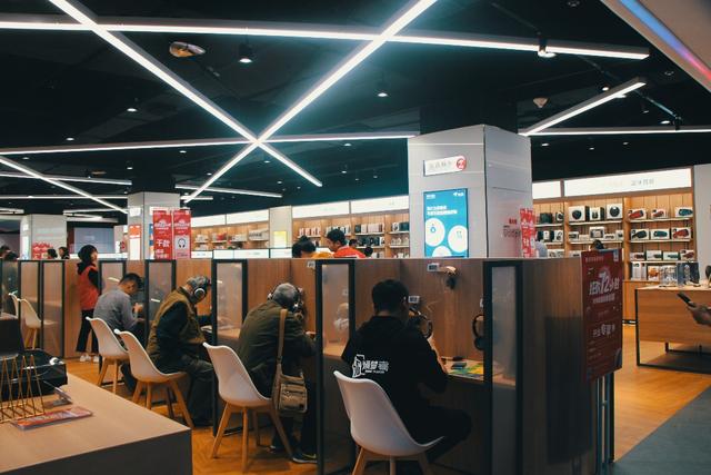 聽聲辯位，“吃雞”更爽：京東電器超級體驗店漫步者區(qū)帶來身臨其境游戲體驗