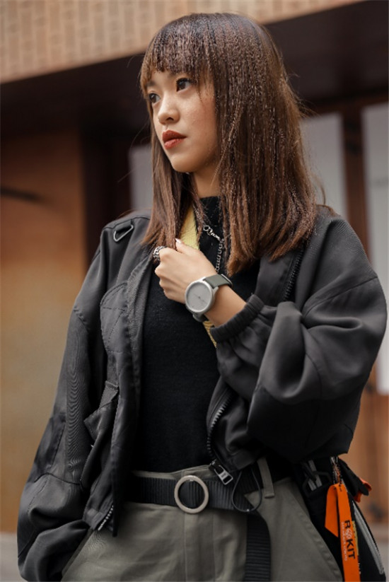 百搭時尚的GarminMove智能手表，讓你的著裝不無聊