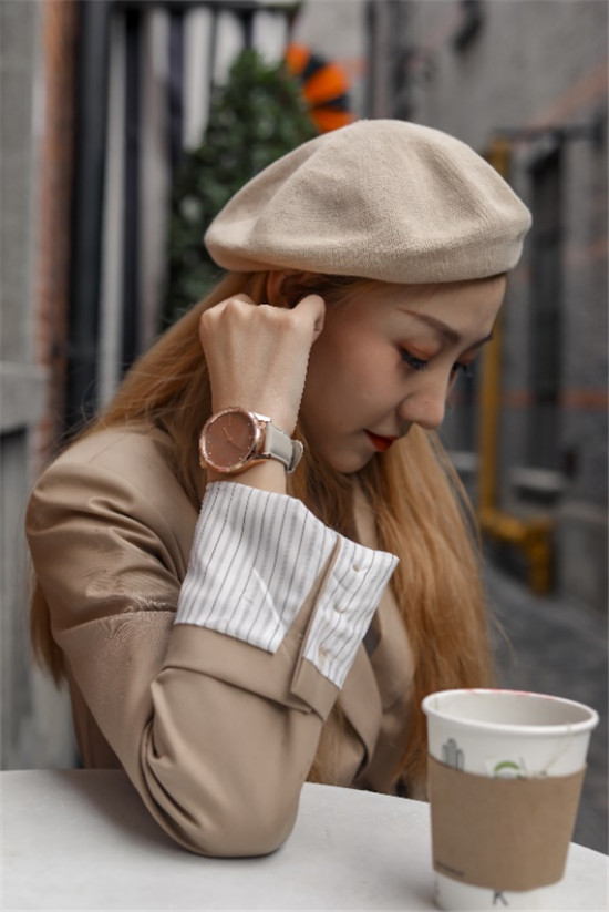 百搭時尚的GarminMove智能手表，讓你的著裝不無聊