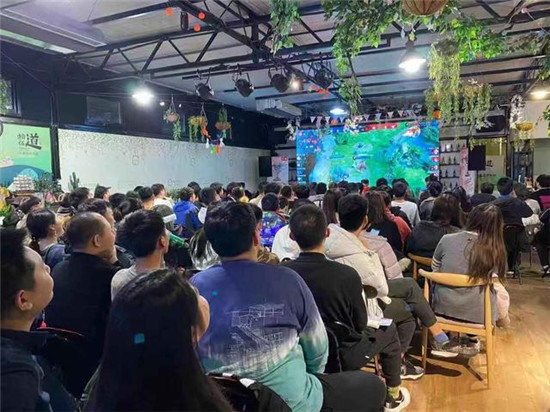 AG摘下2019秋季KPL冠軍 京東手機(jī)KPL觀賽團(tuán)見(jiàn)證歷史時(shí)刻