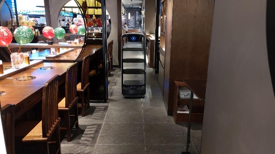 用餐飲機器人喚醒品牌活力，呷哺呷哺上市5年如何保持“常青”