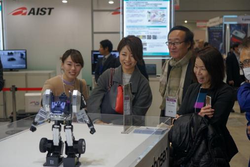 日本國際機(jī)器人展首現(xiàn)智能變形機(jī)器人，樂森機(jī)器人正式登陸日本市場