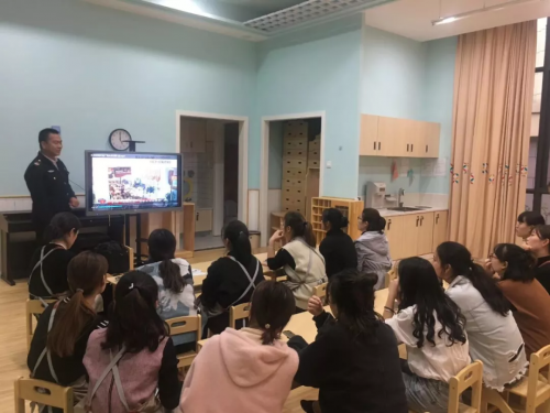 對(duì)于芭迪熊親幼館的教師，你知道多少？