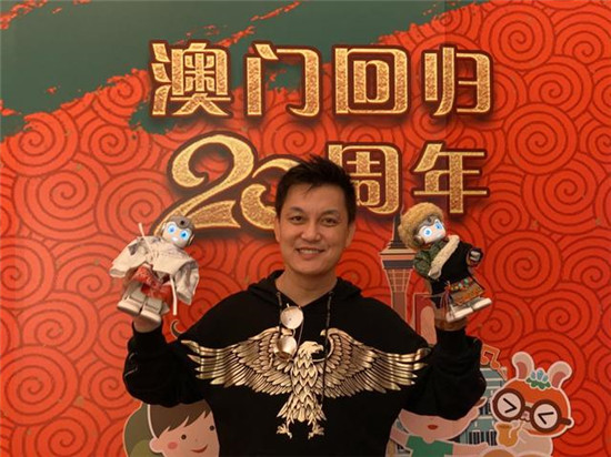 村長(zhǎng)李銳攜手悟空讓貧困孩子走出山區(qū)，共賀澳門(mén)回歸20周年