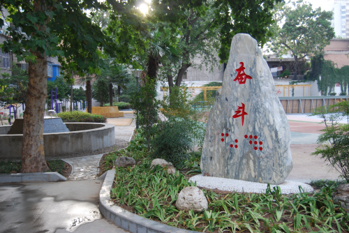 百度AI為西安盲啞學(xué)?！捌刚?qǐng)”人工智能新助教