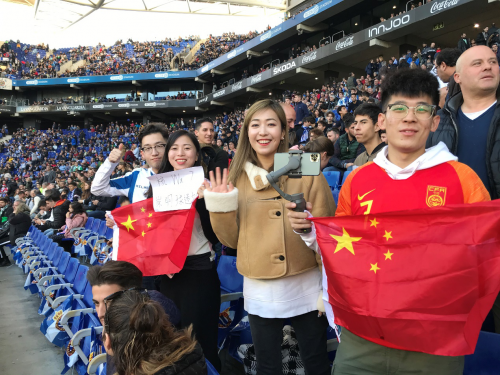 訊飛翻譯機(jī)帶你見(jiàn)武磊，西語(yǔ)翻譯玩轉(zhuǎn)巴塞羅那