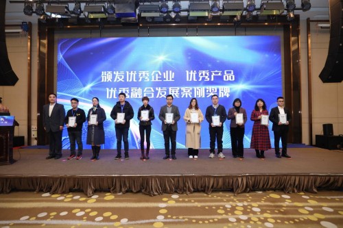 華云數(shù)據(jù)入選2019年度“騰云駕數(shù)”轉(zhuǎn)型升級計(jì)劃優(yōu)秀產(chǎn)品和融合創(chuàng)新發(fā)展案例