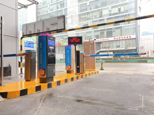 捷停車·云托管落地方正國際大廈！創(chuàng)新車場管理服務(wù)帶來全新智慧體驗(yàn)