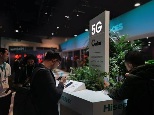 告別非黑即白！海信CES推出全球首款彩色水墨屏閱讀手機(jī)