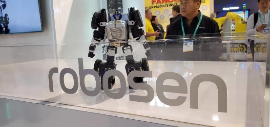 太硬核了！樂森星際特工變形機器人亮相2020CES