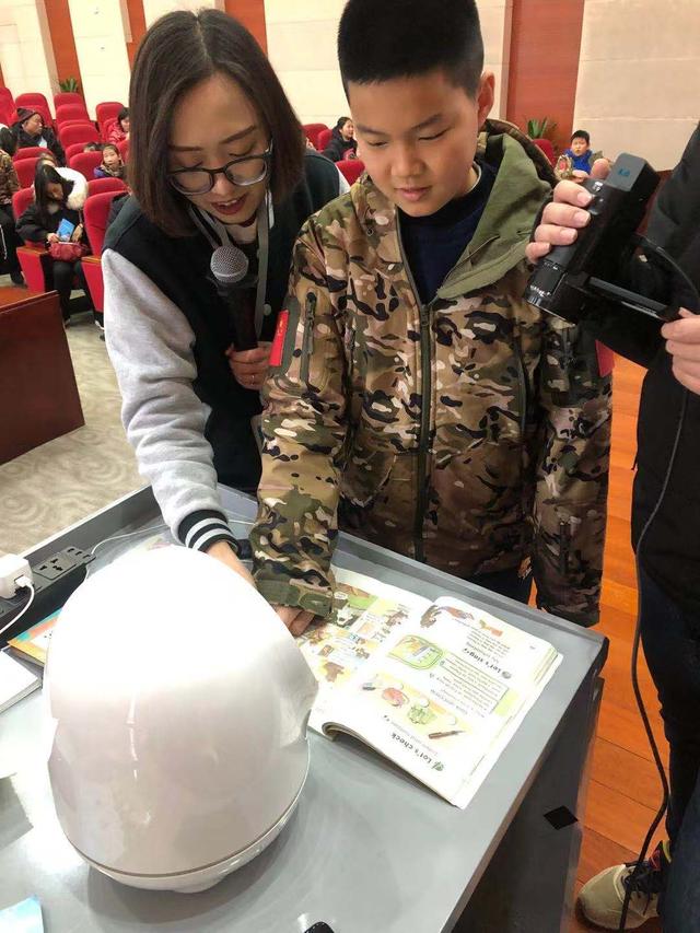 他來了她來了！千名學(xué)生走進(jìn)AI課堂，與阿爾法蛋共同探索未來