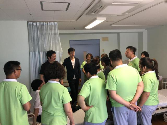 養(yǎng)老行業(yè)迎來新風(fēng)口 管家?guī)屯瞥鋈帐浇樽o(hù)培訓(xùn)促進(jìn)從業(yè)者高單就業(yè)