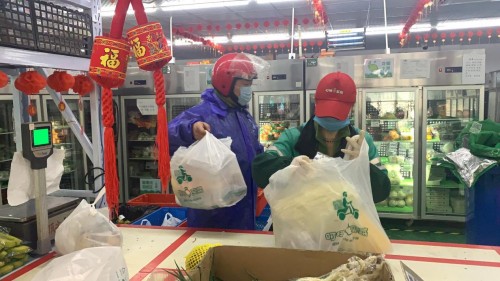 外賣小哥們，都帶上了口罩 叮咚買菜采購數(shù)十萬口罩保障市民健康