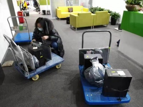 快狗打車為員工護(hù)送辦公物品，助力企業(yè)共渡疫情難關(guān)