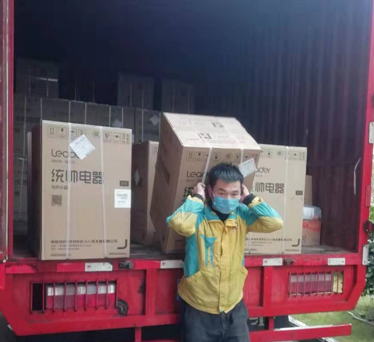 3天2進(jìn)隔離區(qū)送裝熱水器，戰(zhàn)“疫”后援團(tuán)蘇寧物流在行動(dòng)