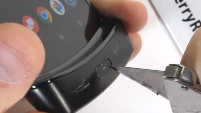 折疊屏手機“羅生門”，moto razr屏幕測試真的可信嗎？