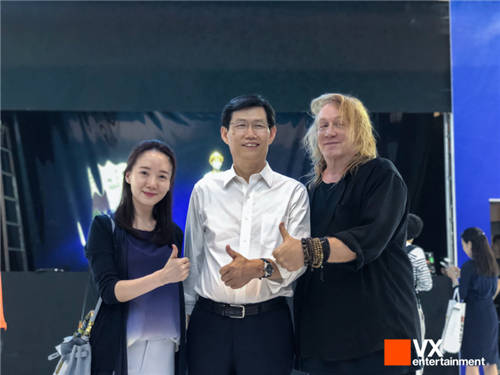 VXEntertainment的5G+全息直播來(lái)啦！