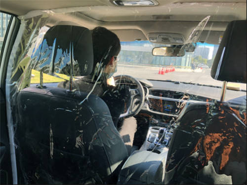 為司乘健康提供多重防護，曹操出行在車內(nèi)加裝隔離膜